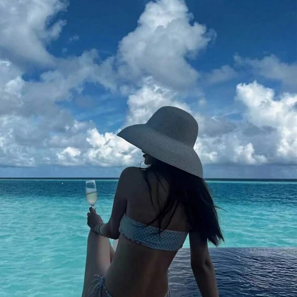 BREAKFAST IN TIFFANY STRAW HAT - Picture 12 of 13